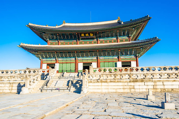 Bela arquitetura edifício Gyeongbokgung palácio em Seul Coreia do Sul
 - Foto, Imagem