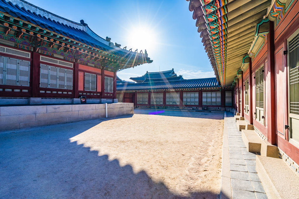 Prachtige architectuur bouwen Gyeongbokgung Paleis in Seoul Zuid-Korea - Foto, afbeelding