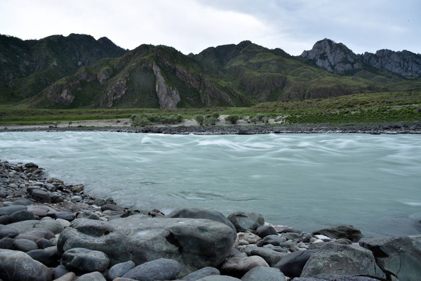 fast flowing mountain river - Foto, imagen