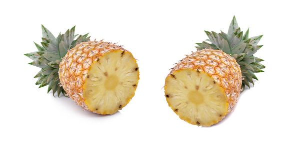 zralé ananas izolované na bílém - Fotografie, Obrázek