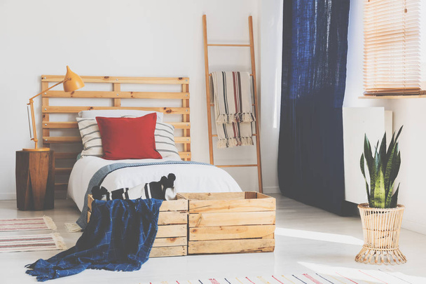 Oldschool teenager bedroom interior with wooden furniture, real photo - Foto, imagen