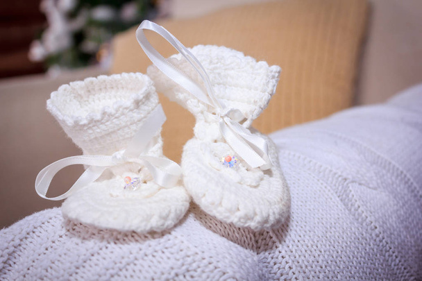 beautiful wedding rings with white ribbon - Foto, imagen