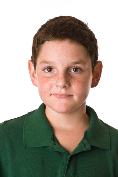 młody chłopak sobie koszulkę polo zielone szkoły jednolitego - Zdjęcie, obraz