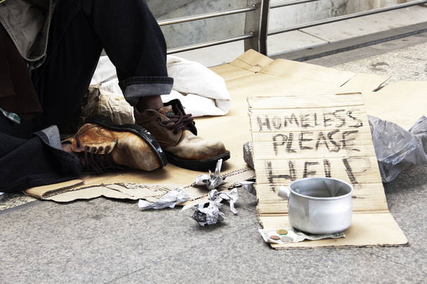 hajléktalan férfi adomány utcában a főváros.  - Fotó, kép