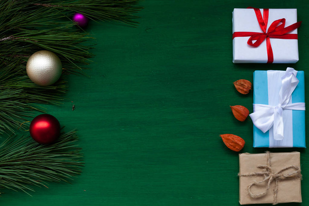 Різдвяний фон Новорічна ялинка подарунки прикраса зимового свята
 - Фото, зображення