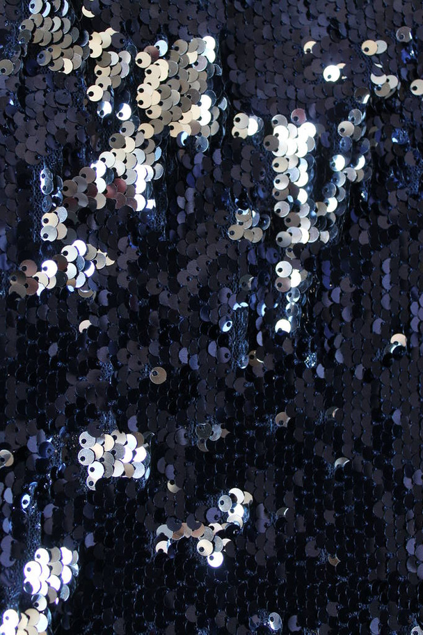 pailletten als achtergrond, ronde pailletten in mode jurk, kleurrijk lovertjes textuur. metalen fonkelende pailletten schalen achtergrond - Foto, afbeelding