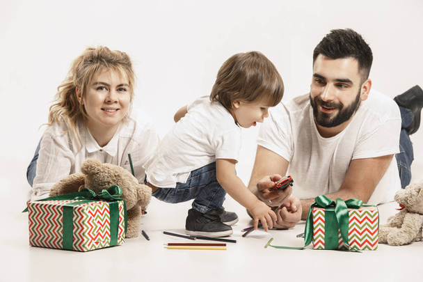 happy family with kid together and smiling at camera isolated on white - Φωτογραφία, εικόνα