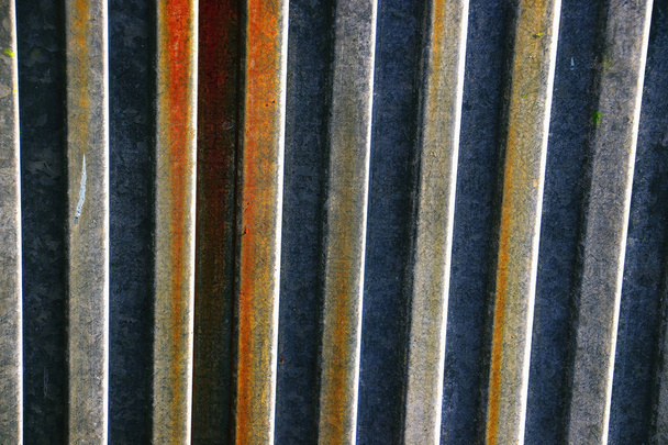 renkli paslı metal demir plaka grunge duvar arka plan zemin yüzeyi - Fotoğraf, Görsel