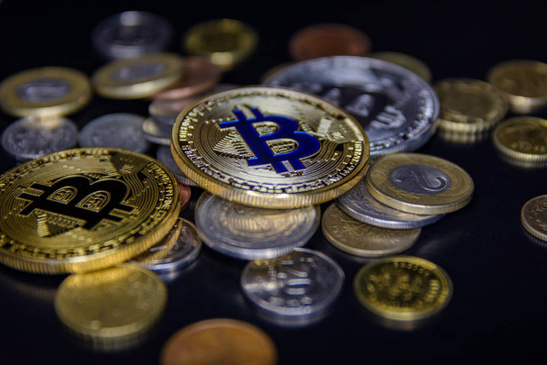  bitcoin money on background,close up - Foto, imagen