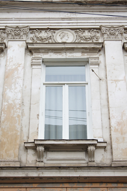 Art-Nouveau koristeltu ikkuna
 - Valokuva, kuva