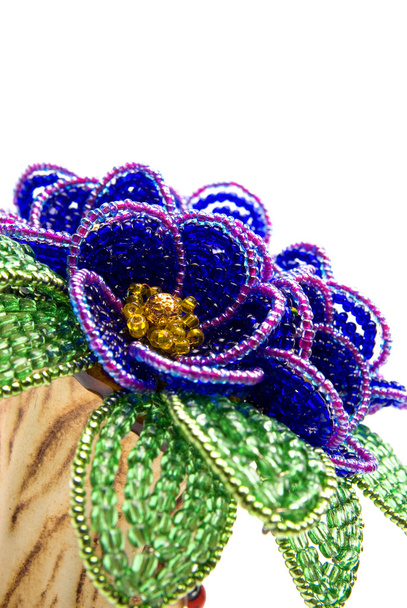 Sininen helmiä kukka vihreät lehdet
 - Valokuva, kuva