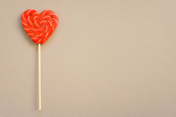 Red and pink lollipop. Candy in the form of heart. - Foto, Bild