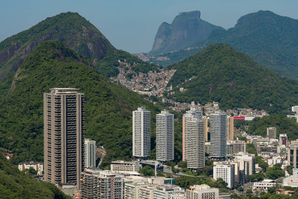 Здания и горы Рио-де-Жанейро
 - Фото, изображение