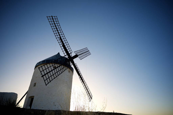 Moulin à vent à Consuegra, Province de Tolède, Castilla La Mancha, Espagne. - Photo, image