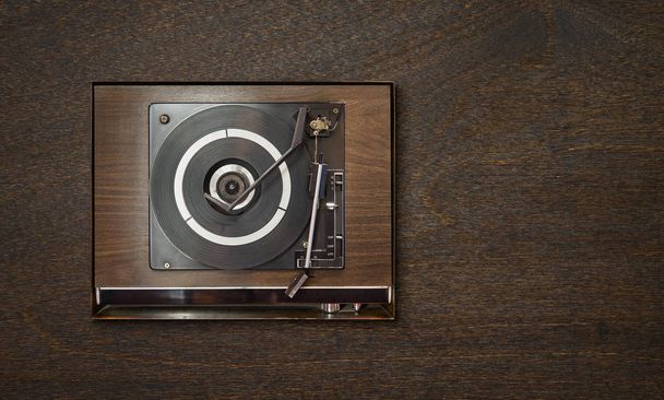 Old vintage retro wooden vinyl record player on wooden background, old music entertainment , top view . - Zdjęcie, obraz