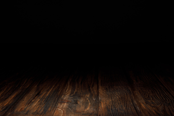 sfondo in legno a strisce marrone scuro su nero
 - Foto, immagini