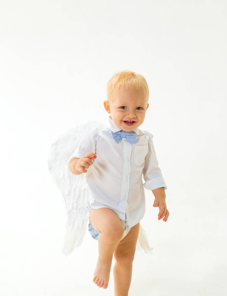Lets celebrate. Adorable little angel boy. Baby angel. Little boy with angel wings and halo. Cute valentines cupid or cherub baby. Christmas angel. Christmas party celebration - Foto, Bild