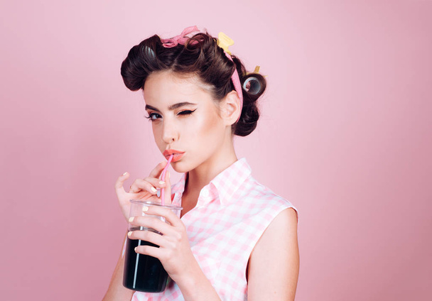 pretty girl in vintage style. pin up woman with trendy makeup. pinup girl with fashion hair. perfect housewife. retro woman drink summer cocktail. Having fun - Photo, image