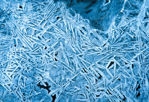 abstract achtergrond of textuur detail op bevroren wateroppervlak - Foto, afbeelding