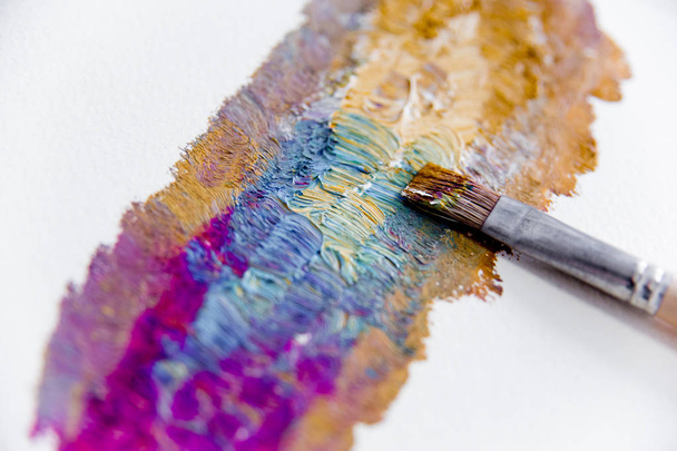 Artistic palette with used paint brushes and oil paint tubes - Zdjęcie, obraz