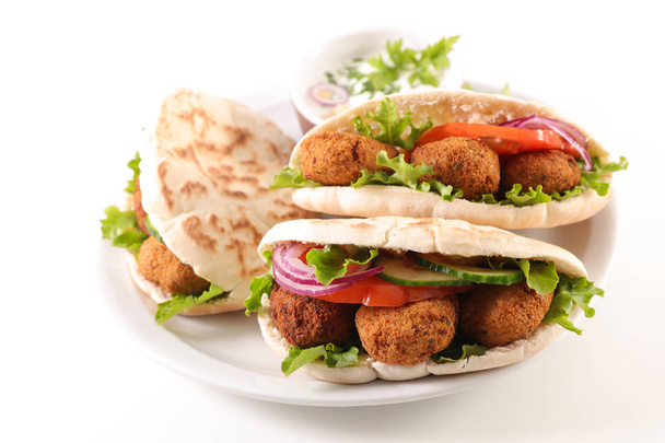 sandwich with vegetable and falafel - Foto, afbeelding