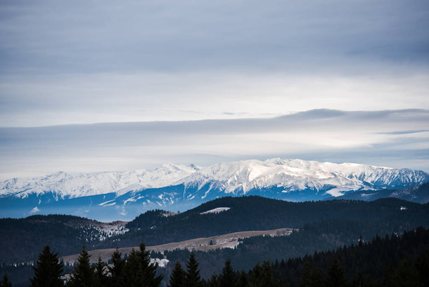 scenic view of mountainous landscape with cloudy sky - Zdjęcie, obraz