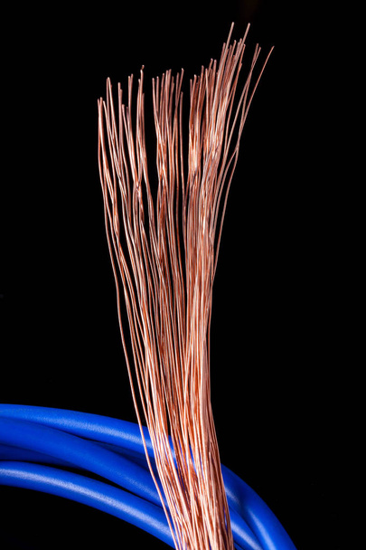 cable eléctrico de cobre - de cerca
 - Foto, imagen