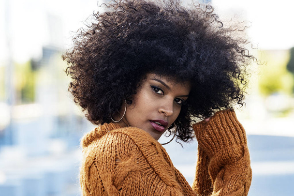 Portrait of attractive afro woman in the street. Hair style concept - Foto, imagen