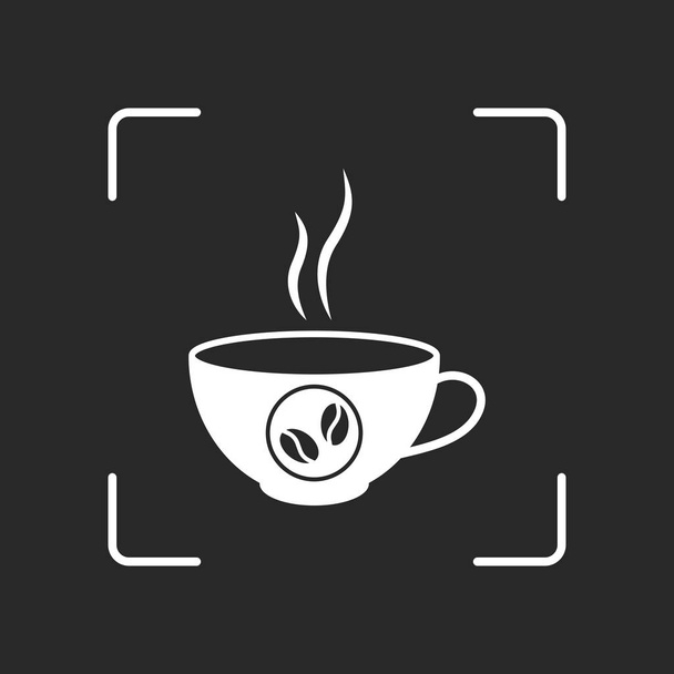 Чашка горячего кофе икона. Белый объект в камере автофокус на темном фоне
 - Вектор,изображение