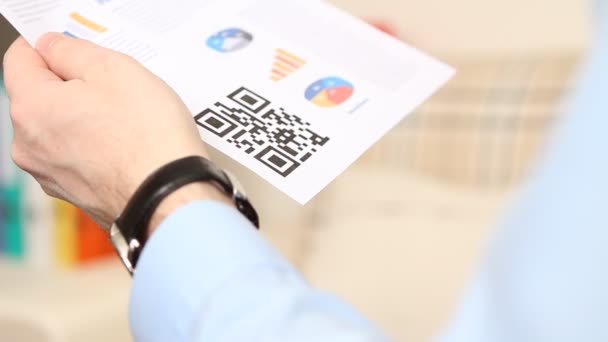 QR code scanning on mobile phone - Footage, Video