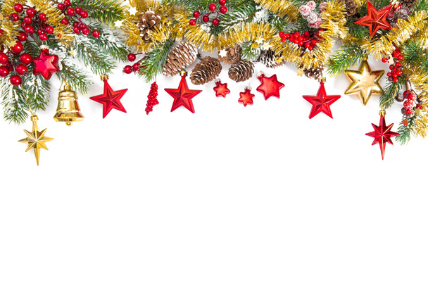 Kerst ornamenten decoratie fir tree takken witte achtergrond - Foto, afbeelding