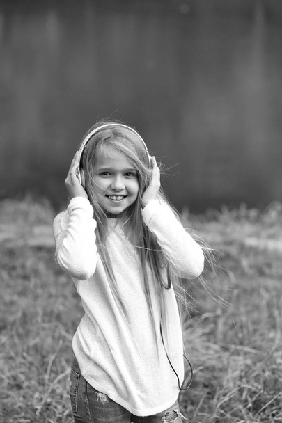 small girl in music hearphone - Fotó, kép