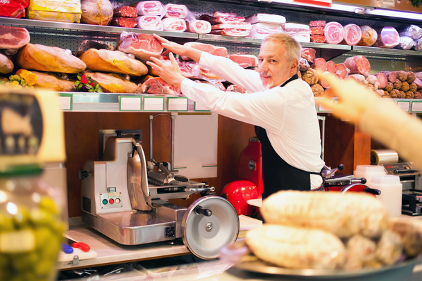 Shopkeeper at work in a grocery store - Foto, Bild
