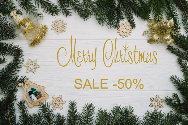 Board with post Merry Christmas sale. - Foto, imagen