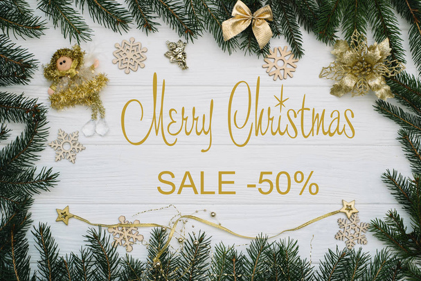 Board with post Merry Christmas sale. - 写真・画像