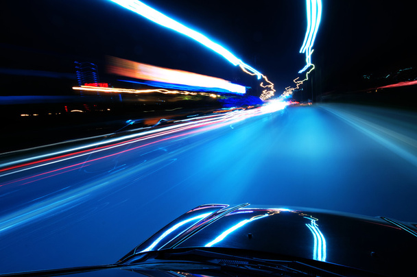 Noche, coche de alta velocidad
 - Foto, imagen