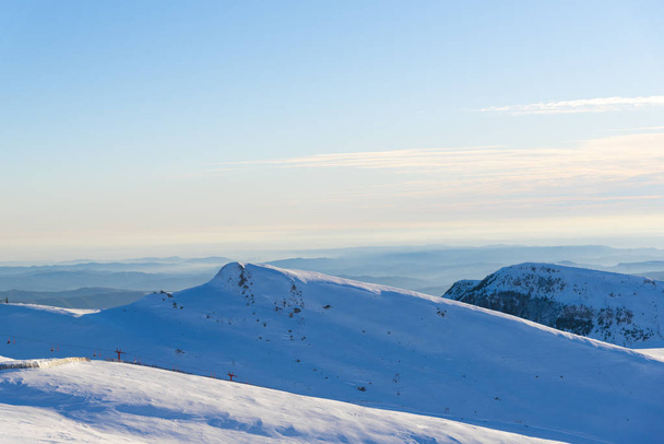 snowy mountainous landscape with blue sky, ski slope - Zdjęcie, obraz