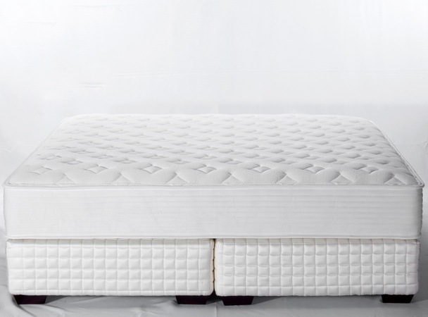 Close up van witte en grijze matras in lichte kamer  - Foto, afbeelding
