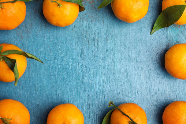 Fresh ripe tangerines and space for text on wooden background, top view - Foto, Imagem