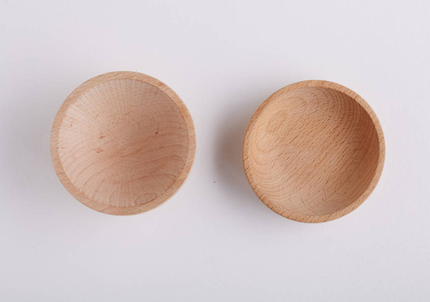 Close-up shot van houten platen op witte achtergrond - Foto, afbeelding