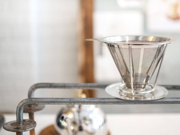 Káva z nerezové oceli filtr opakovaně nálevky káva dripper, V-typu filtru pohár s kopie prostoru. - Fotografie, Obrázek