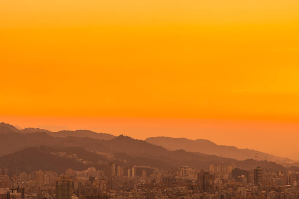 Bela arquitetura edifício taipei skyline cidade ao pôr do sol em Taiwan - Foto, Imagem