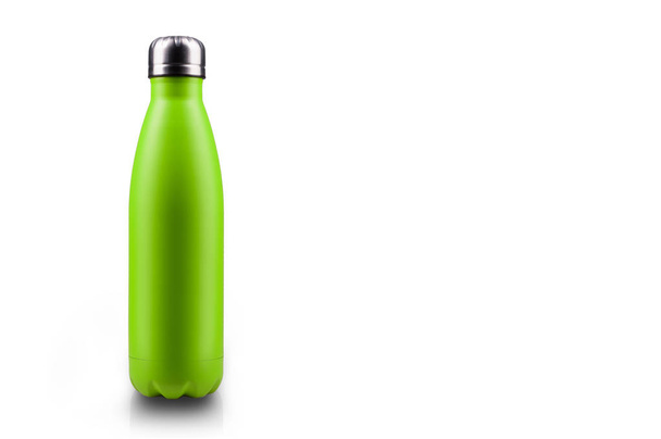 Butelka wody termos ze stali nierdzewnej, izolowana na białym tle. Światło w kolorze zielonym - Zdjęcie, obraz