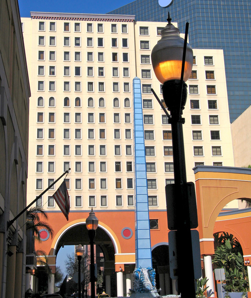 Square with blue pillar in San Diego - Fotó, kép