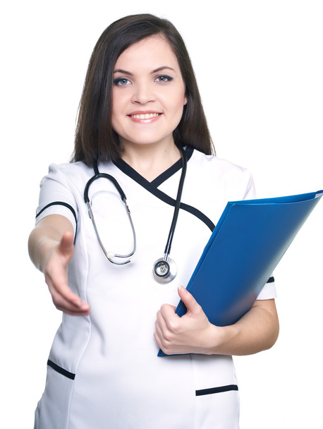 ελκυστική νεαρή νοσοκόμα. γυναίκα κατέχει ένα μπλε φάκελο και να δώσει ένα han - Φωτογραφία, εικόνα