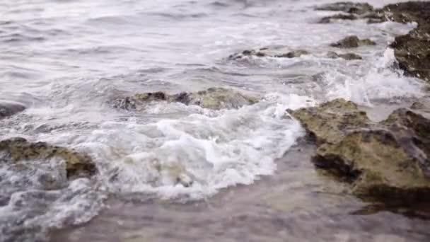 Bord de mer italienne avec des vagues
 - Séquence, vidéo