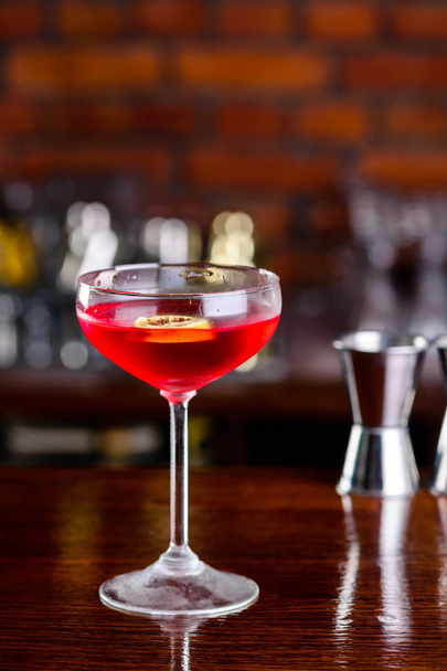 cosmopolitan cocktail in a margagita glass closeup on bar counter with copy space, bar background - Фото, зображення