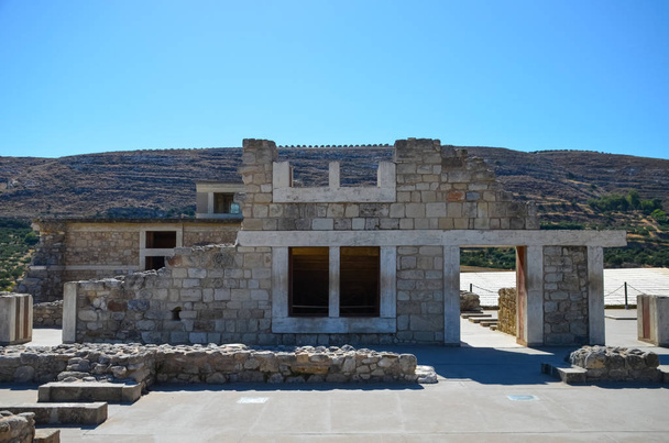 Παλάτι της Κνωσού και το Μουσείο του Μινώταυρου σε Κρήτη, Ελλάδα - Φωτογραφία, εικόνα