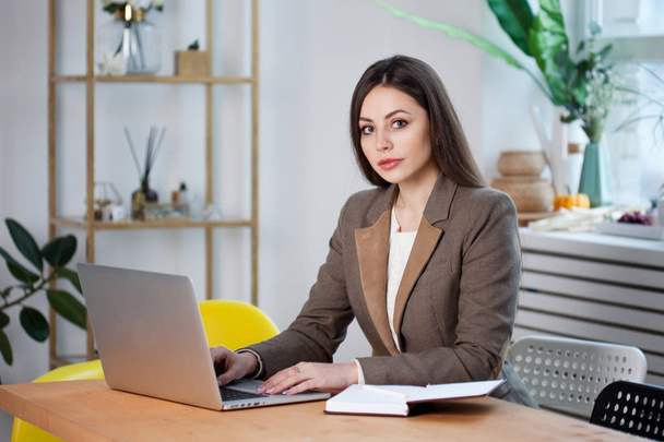 Business woman in a stylish modern office - Photo, Image