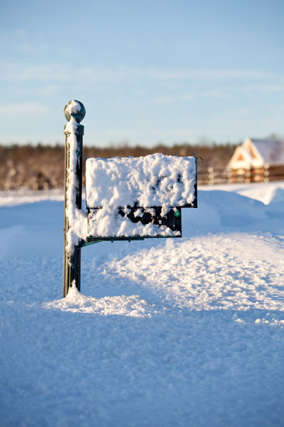 Skrzynka pocztowa w śniegu - Zdjęcie, obraz